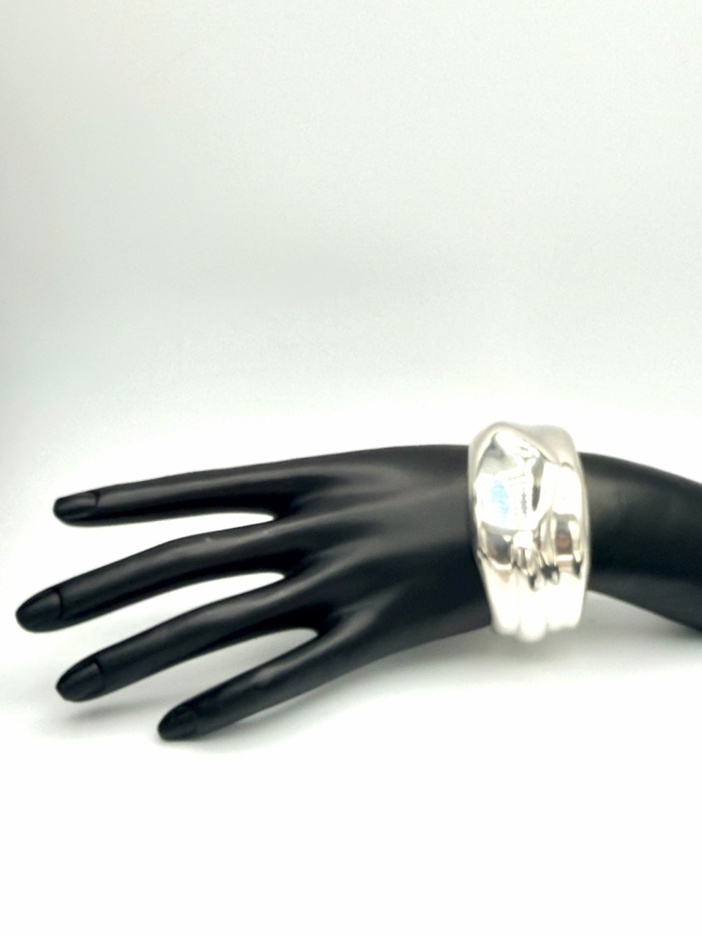Authentic Gucci Sterling Silver Sculpted Wave Cuff Bracelet 40g 7.5” Vintage - Picture 9 of 11